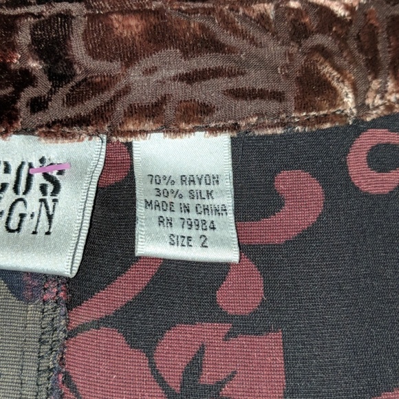 Chico's Red Blouse Silk & Velvet Mix Print Long sleeve Burn-out Size 2 - Picture 8 of 9